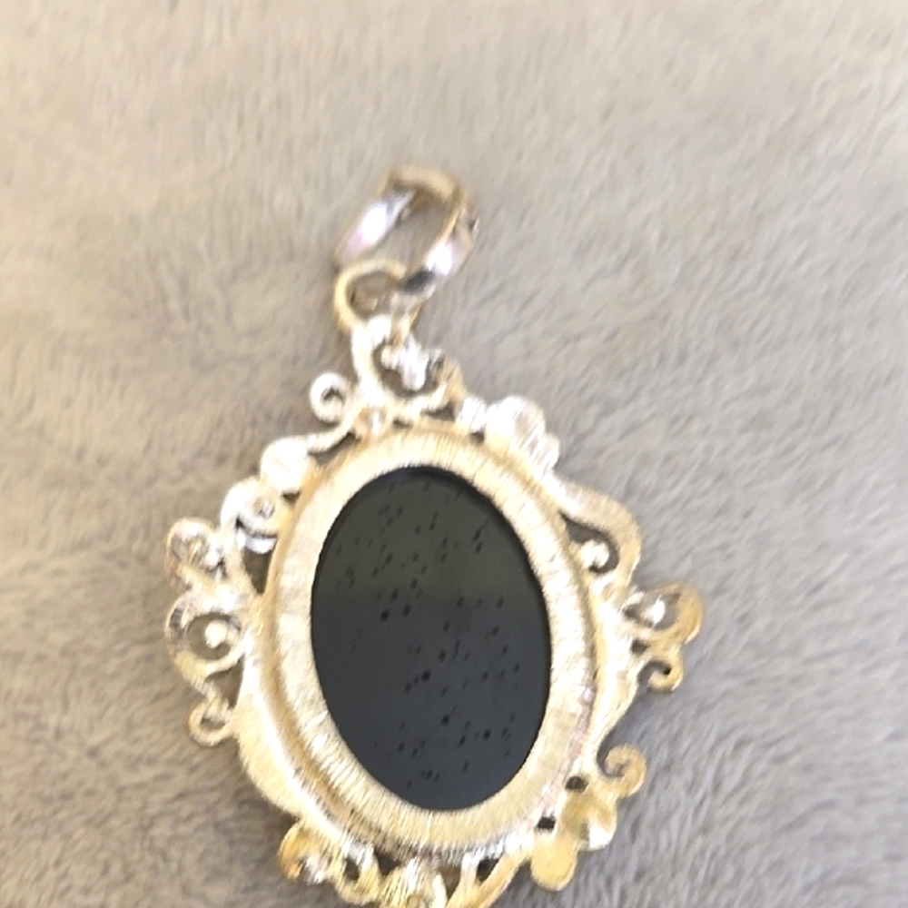 #225 Vintage Silver And Black Tone Pendant - Picture 4 of 4